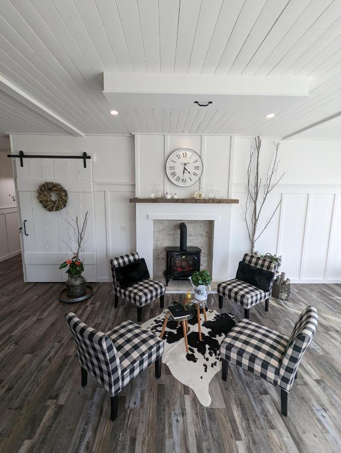 Autumn Lane B&B, Farmhouse Elegance & Stunning Lakeviews West Kelowna Exteriér fotografie