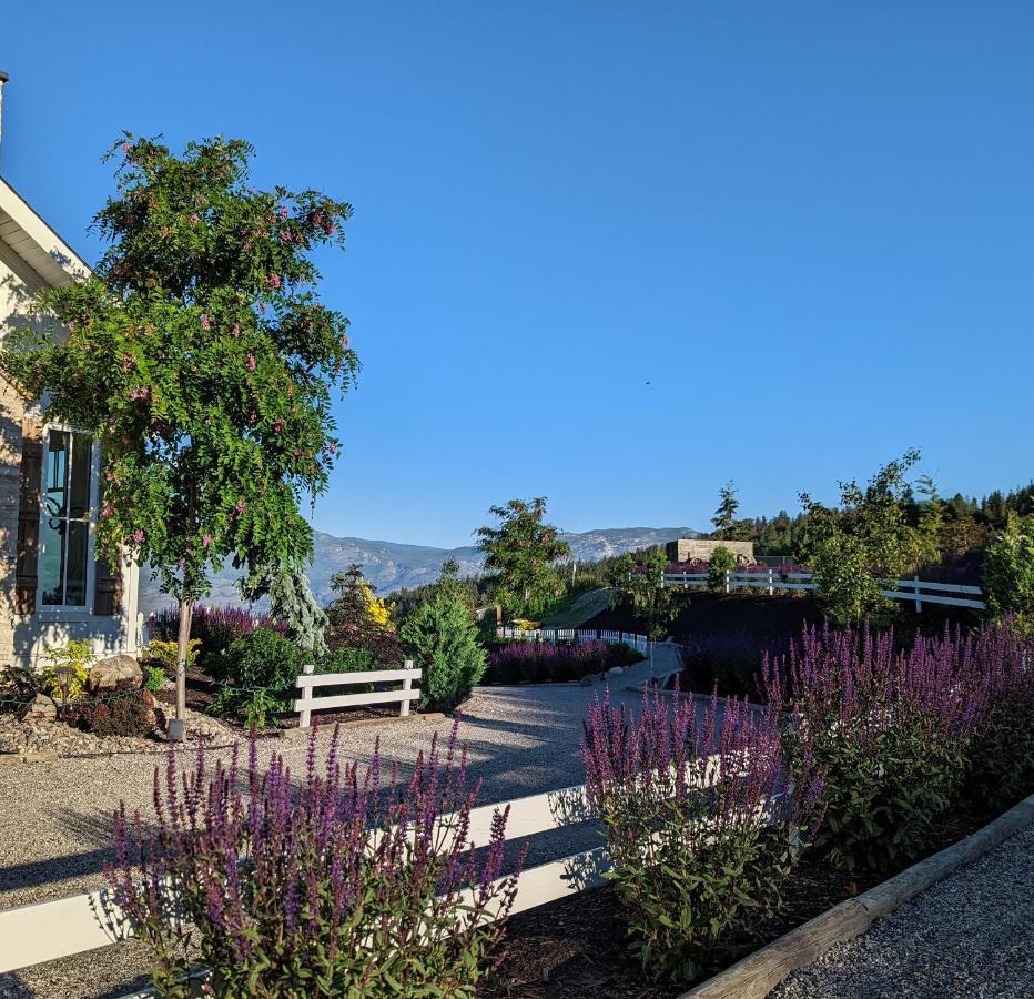 Autumn Lane B&B, Farmhouse Elegance & Stunning Lakeviews West Kelowna Exteriér fotografie