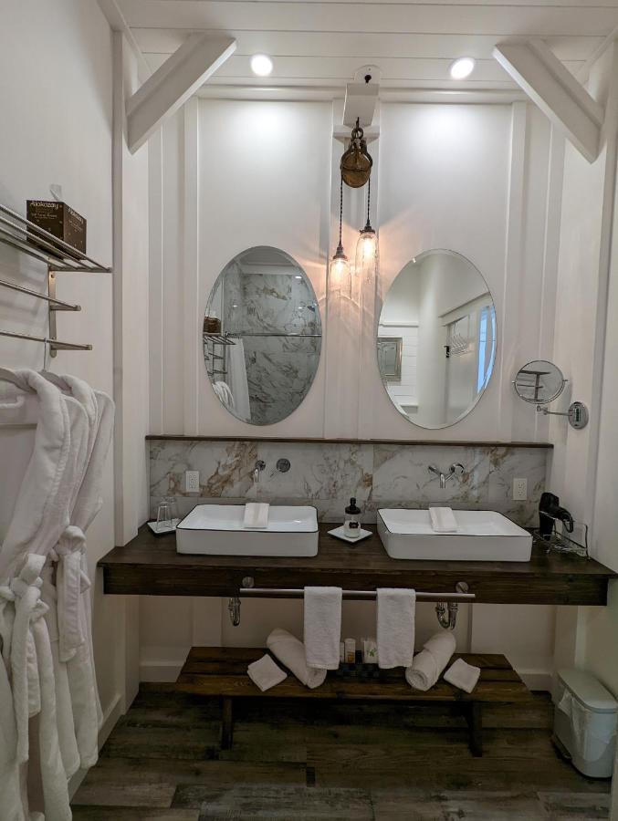 Autumn Lane B&B, Farmhouse Elegance & Stunning Lakeviews West Kelowna Exteriér fotografie