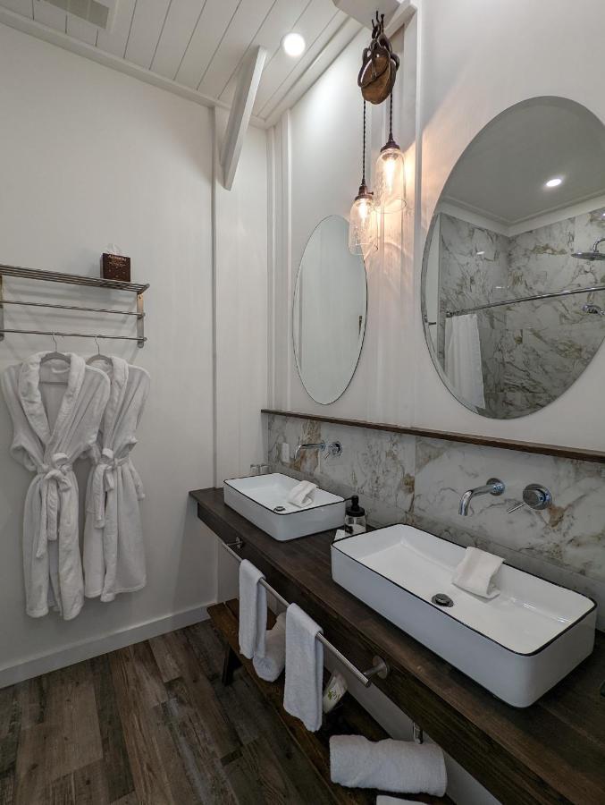 Autumn Lane B&B, Farmhouse Elegance & Stunning Lakeviews West Kelowna Exteriér fotografie