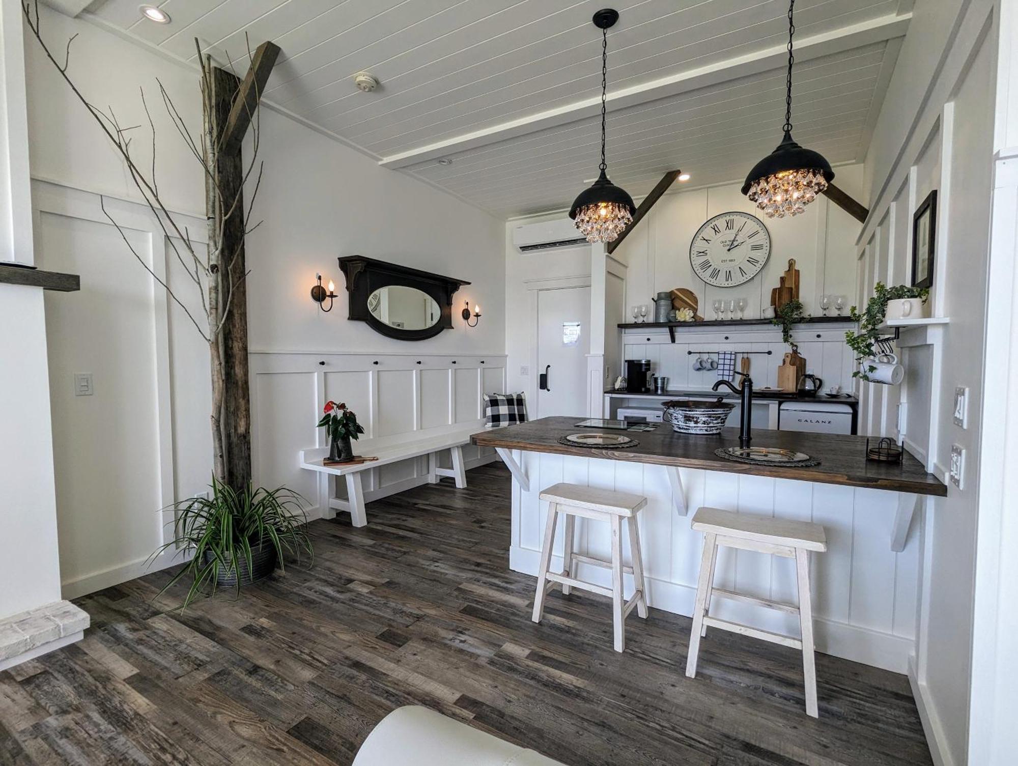 Autumn Lane B&B, Farmhouse Elegance & Stunning Lakeviews West Kelowna Exteriér fotografie
