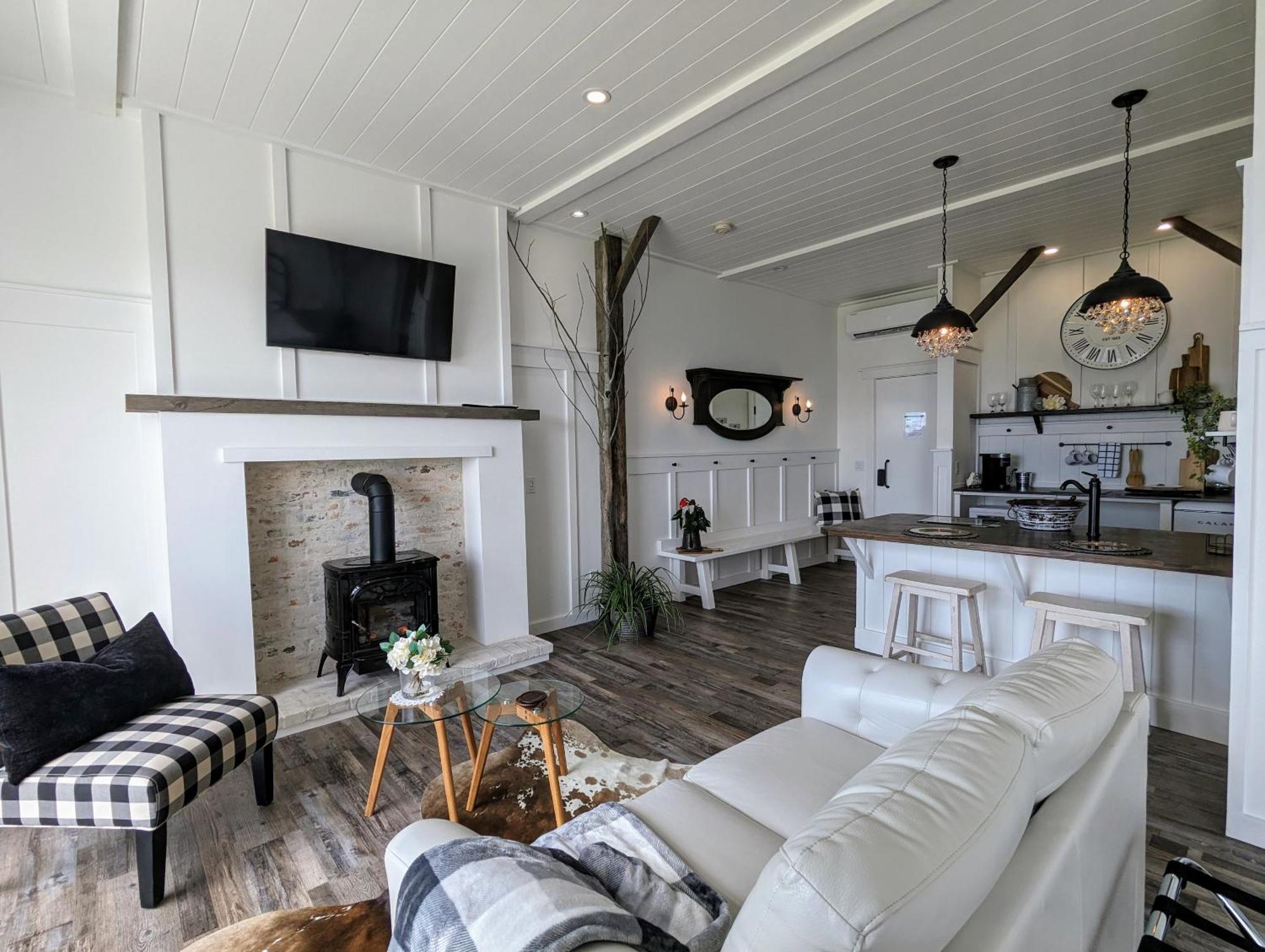 Autumn Lane B&B, Farmhouse Elegance & Stunning Lakeviews West Kelowna Exteriér fotografie