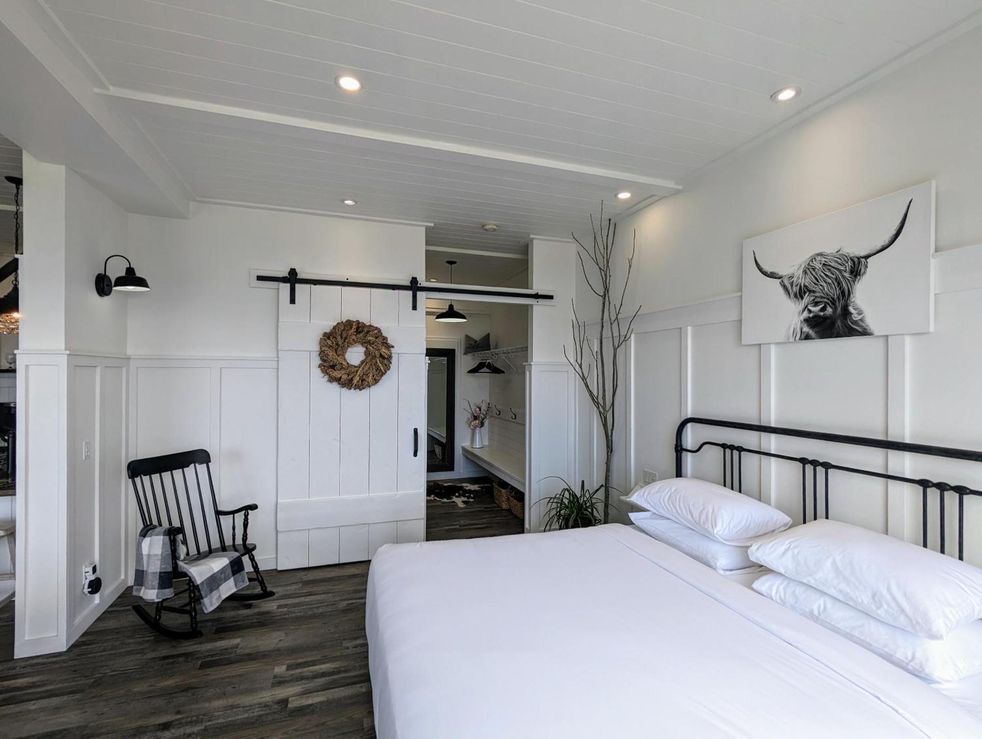 Autumn Lane B&B, Farmhouse Elegance & Stunning Lakeviews West Kelowna Exteriér fotografie