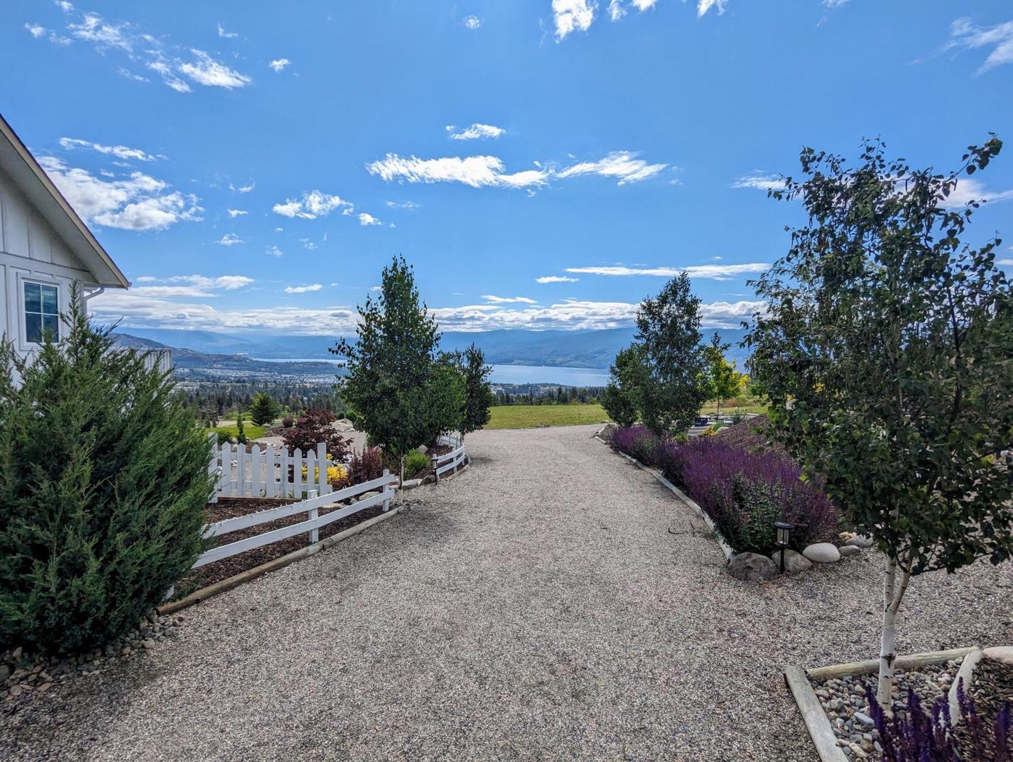 Autumn Lane B&B, Farmhouse Elegance & Stunning Lakeviews West Kelowna Exteriér fotografie