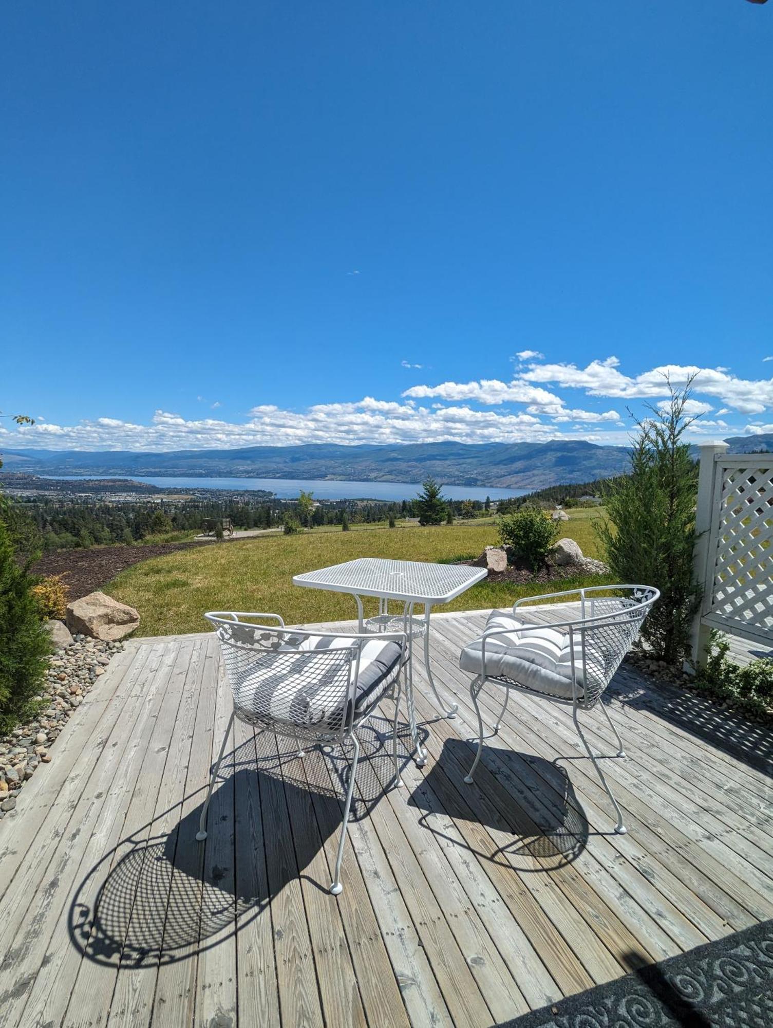 Autumn Lane B&B, Farmhouse Elegance & Stunning Lakeviews West Kelowna Exteriér fotografie